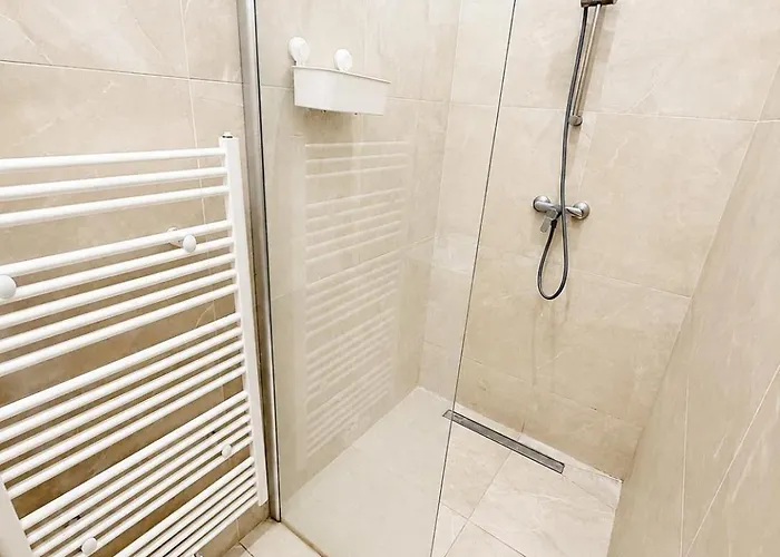 Appartement 2 *